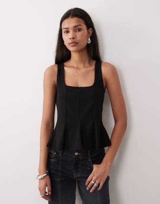 Gina Tricot - Tanktop in Schwarz mit Schößchen und eckigem Ausschnitt
