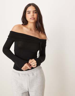Gina Tricot - Top à épaules dénudées et manches longues avec détails froncés et manches évasées - Noir