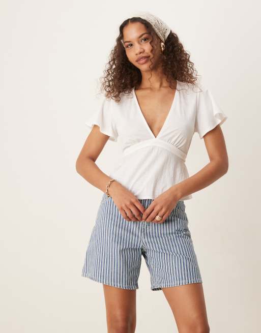 Gina Tricot - Top a maniche corte bianco con scollo a V e allacciatura con fiocco sul retro