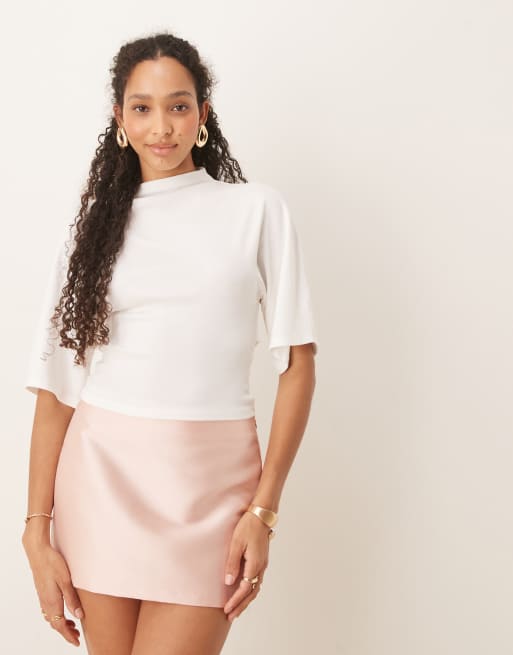 Gina Tricot - Top a maniche corte drappeggiato bianco sporco con scollo a barchetta e allacciatura sul retro
