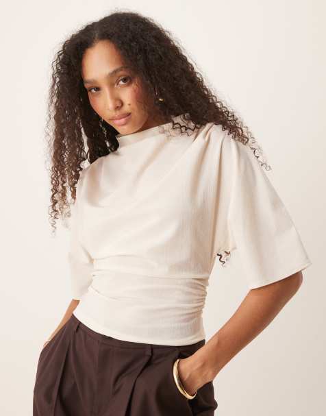 Gina Tricot - Top a maniche corte drappeggiato bianco sporco con scollo a barchetta e maniche al gomito - view 1