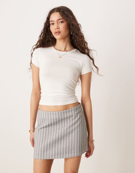 Gina Tricot - Top a maniche corte in jersey morbido al tatto bianco sporco con scollo rotondo - view 1