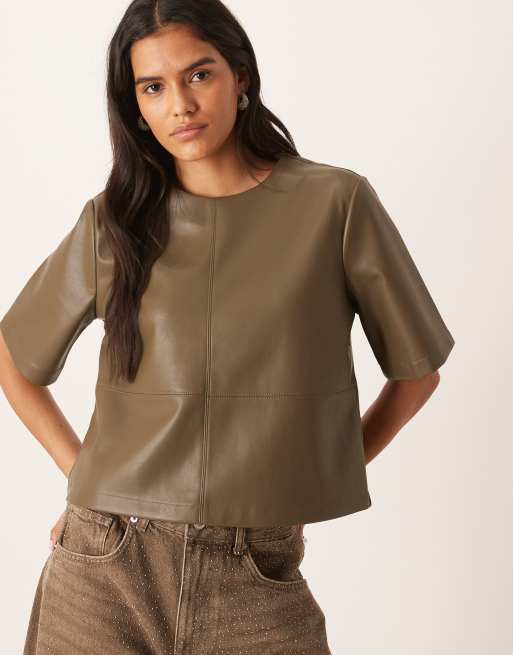 Gina Tricot - Top a maniche corte squadrato in similpelle PU color verde kaki scuro