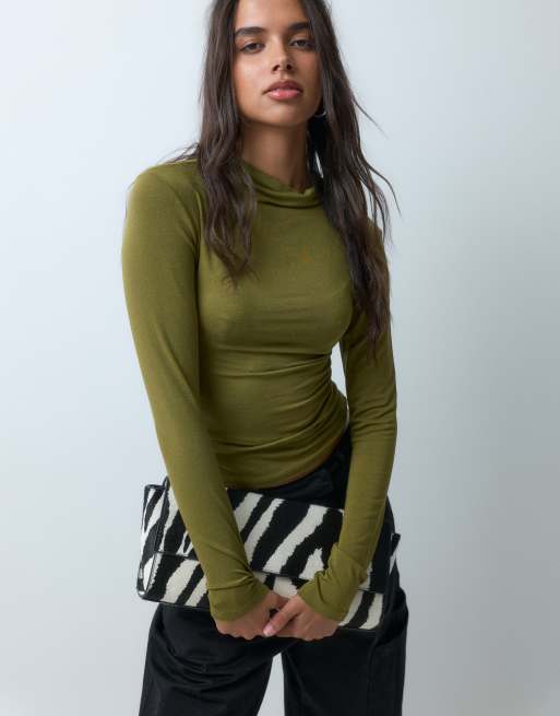 Gina Tricot top a maniche lunghe con collo a imbuto verde oliva, 2 di 5