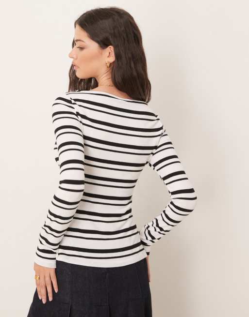 Gina Tricot - Top arricciato nero a righe con scollo a barchetta e spacchetti laterali, 3 di 4