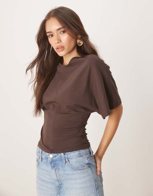 Gina Tricot - Top avec coutures structurées et manches courtes - Marron