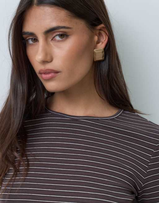 Gina Tricot top in jersey a coste con scollo rotondo e maniche lunghe a righe marroni, 3 di 5
