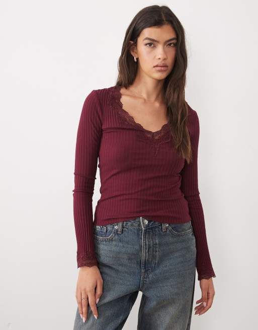Gina Tricot top in pizzo a maniche lunghe con scollo a V bordeaux, 3 di 4