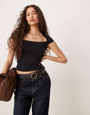 Gina Tricot - Top met vierkante hals en korte mouwen in zwart - view 1