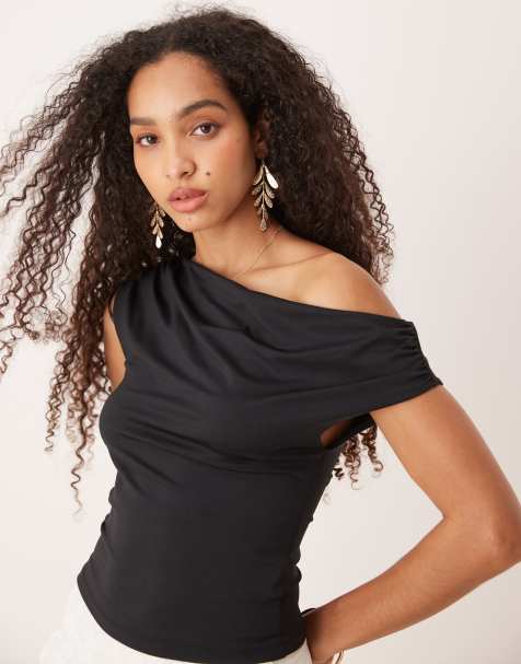 Gina Tricot - Top près du corps asymétrique à épaule dénudée torsadée en jersey - Noir - view 1