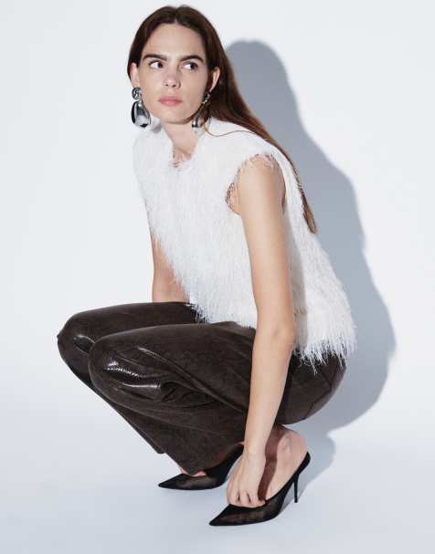 Gina Tricot top sin mangas esponjoso en blanco roto - view 1