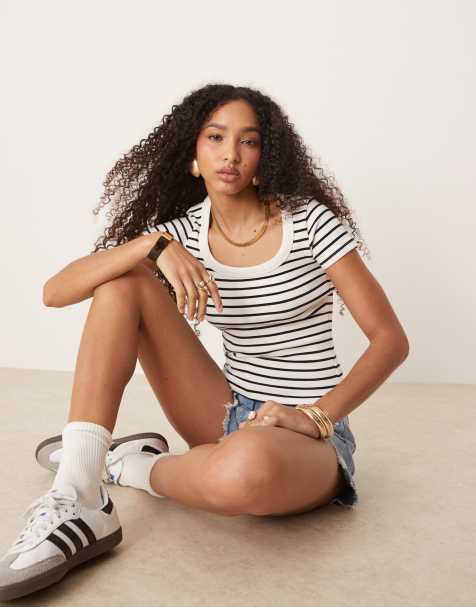 Gina Tricot - Top slim bianco a righe nere a coste con maniche corte e scollo rotondo - view 1