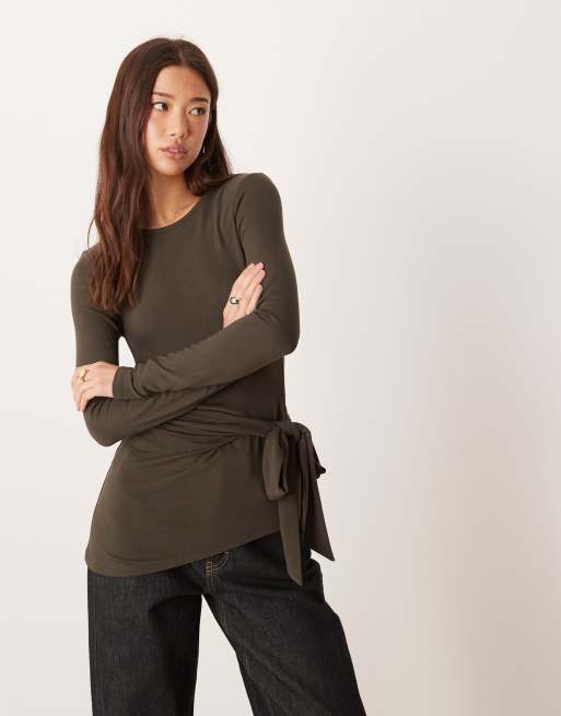 Gina Tricot – Top z długimi rękawami i asymetrycznym wiązaniem w ciemnym odcieniu khaki