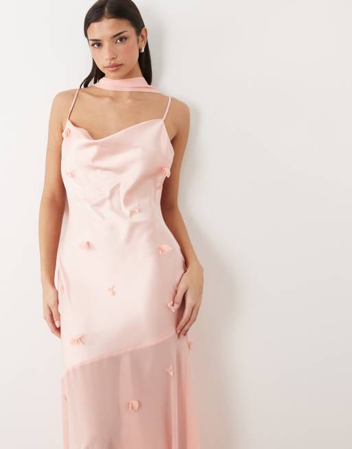 Gina Tricot – Transparentes Maxikleid in Rosa mit Wasserfallausschnitt und 3D-Blumenmuster, 4 von 4