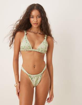 Gina Tricot - Triangel-Bikinioberteil in Grün mit Blumenmuster und breiten Trägern