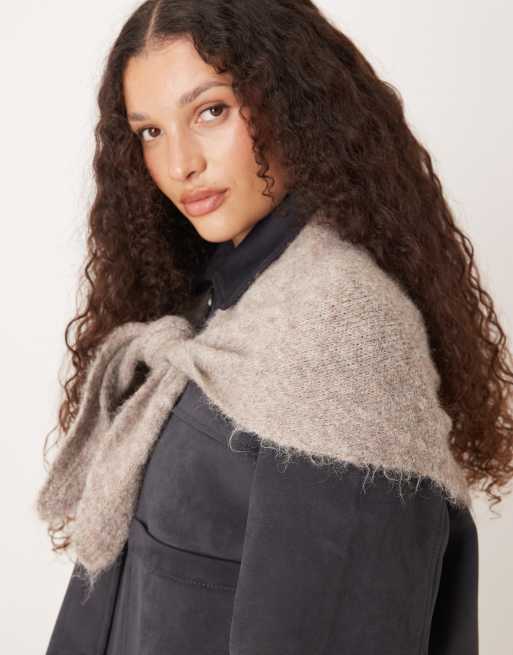 Gina Tricot triangle knitted scarf in beige melange, 3 of 3