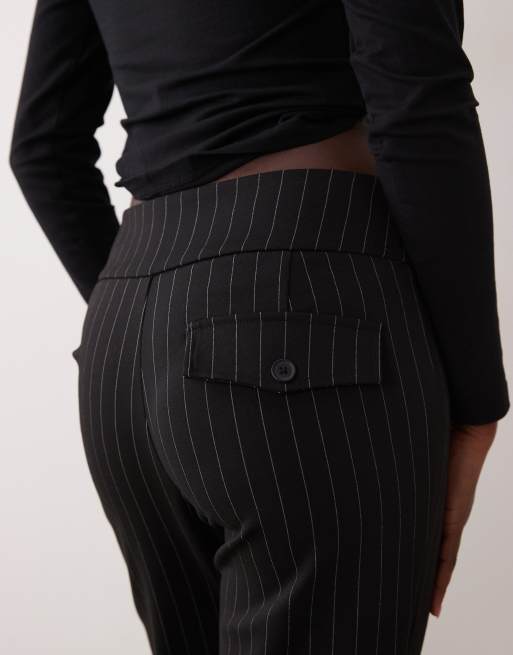 Gina Tricot utsvängda jerseybyxor med knappmidja i svart pinstripe, 5 av 5