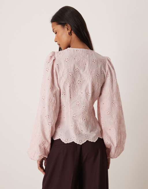 Gina Tricot v-neck broderie blouse in light pink, 4 of 4