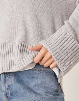 Gina Tricot v neck knit sweater with wide sleeves in light