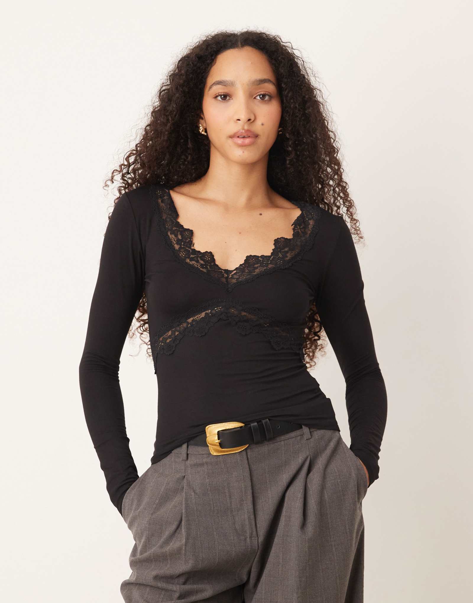 Облегающий топ черного цвета из трикотажа Gina с v-образным вырезом и кружевами и длинным рукавом