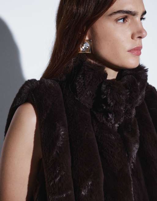 Gina Tricot vest i imiteret pels i brun, 3 af 4
