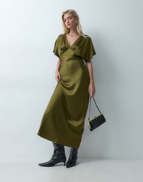 Gina Tricot vestido maxi de satén con manga murciélago y escote pronunciado en verde oscuro - view 1