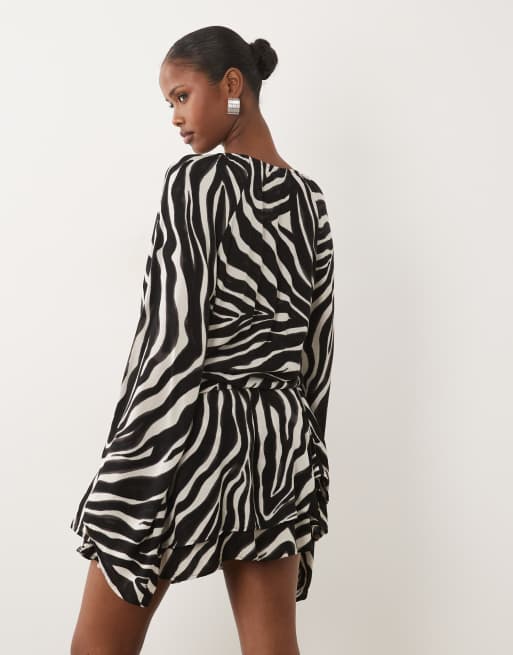 Gina Tricot vestito corto in chiffon con maniche lunghe e scollo a V con stampa zebra nera, 4 di 4