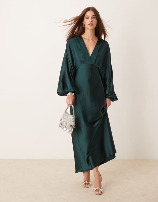 Gina Tricot - Vestito lungo in raso verde scuro con scollo a V e maniche voluminose