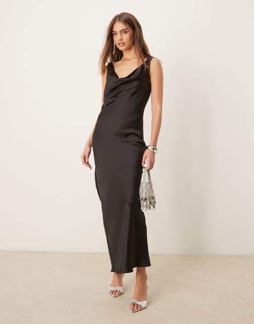 Gina Tricot - Vestito lungo taglio sbieco in raso nero con scollo anteriore ad anello e scollo posteriore
