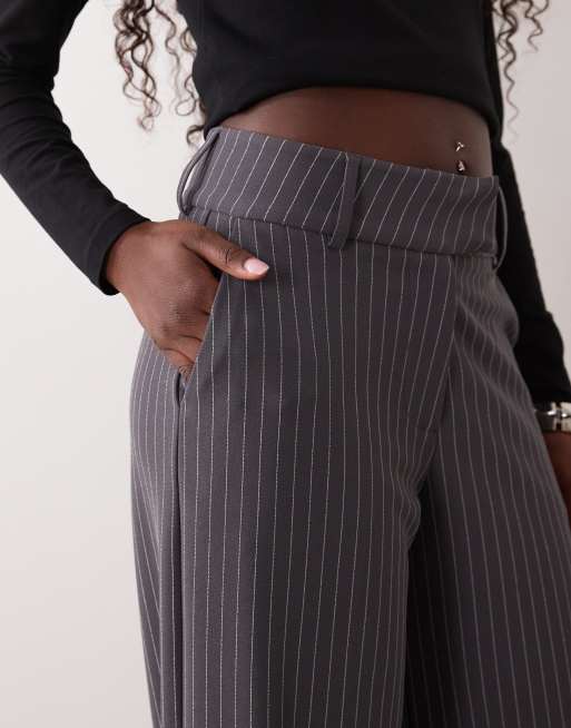 Gina Tricot vida jerseybyxor med grå pinstripe, 2 av 5