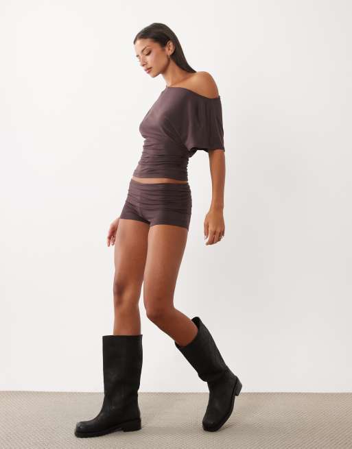 Gina Tricot vikbar lounge-shorts i brunt set, 3 av 5