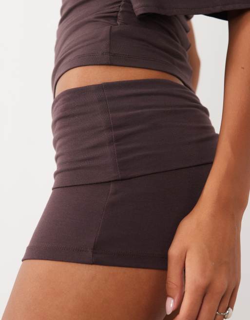 Gina Tricot vikbar lounge-shorts i brunt set, 4 av 5