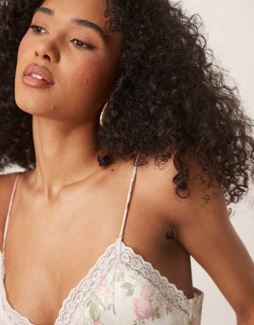 Gina Tricot – Vit, blommig maxiklänning i satin med spetskant, 3 av 4