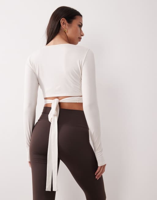 Gina Tricot – Vit, kort yogakofta med omlottdesign, 4 av 4