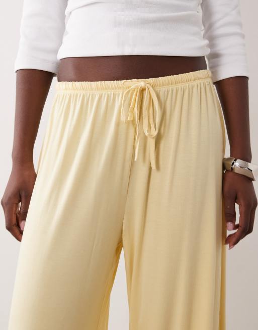 Gina Tricot weite Freizeithose in Buttergelb, 3 von 5