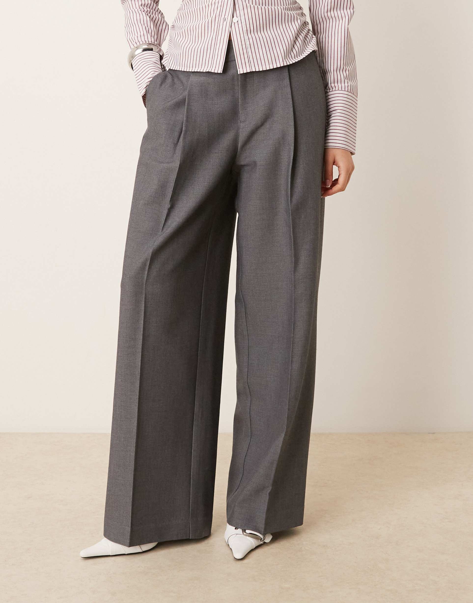 gina tricot wide leg pleated pants in gray