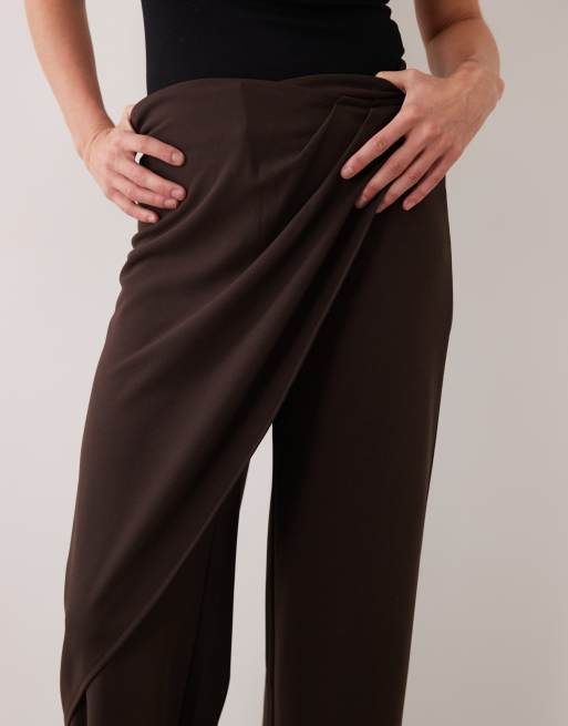 Gina Tricot wrap-draperede bukser i mørk chokoladebrun, 3 af 5