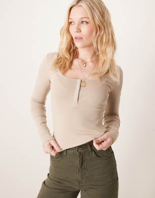 Gina Trikot - Langärmliges Jersey-T-Shirt in hellem Maulwurfsgrau mit verdecktem Knopfdetail vorn-Neutral