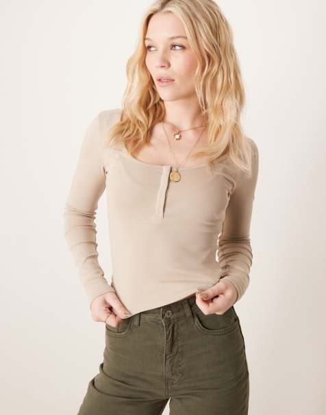 Gina Trikot – Langärmliges Jersey-T-Shirt in hellem Maulwurfsgrau mit verdecktem Knopfdetail vorn - view 1