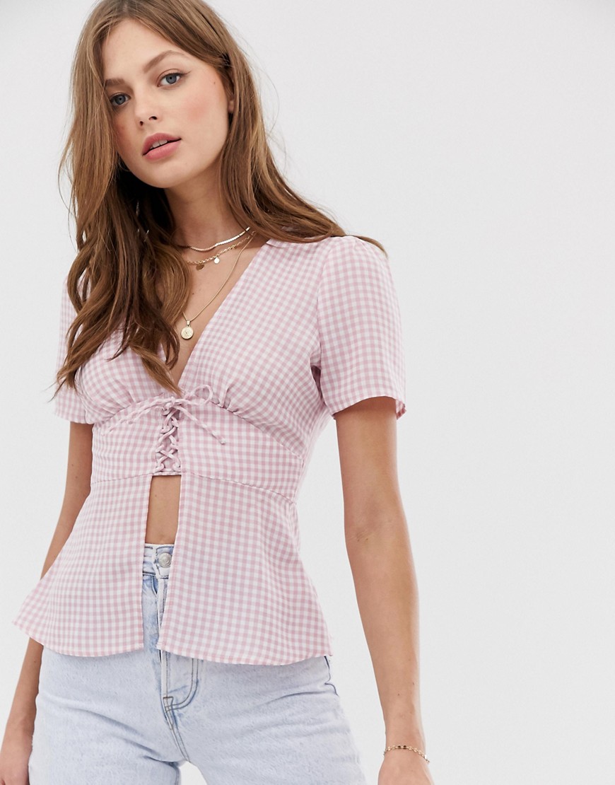 Gingham-mønstret bluse med snørefront fra Fashion Union-Pink