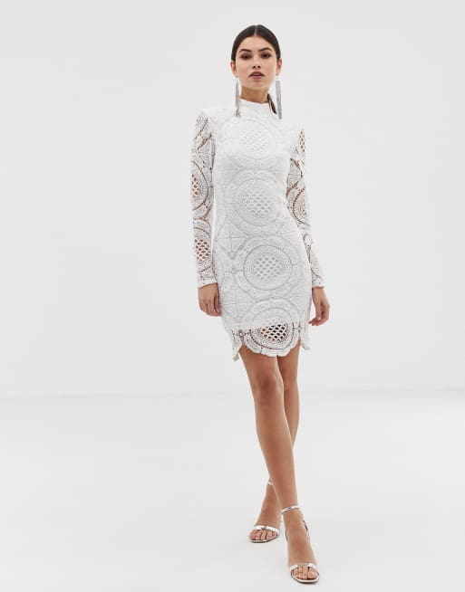 Girl In Mind Robe courte col montant en dentelle à manches