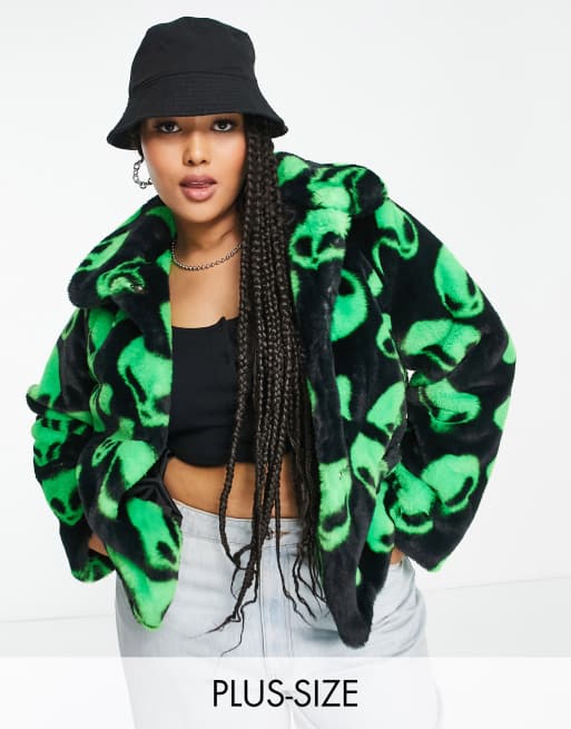 Girlfriend Material Curve - Giacca taglio corto in pelliccia sintetica nera e verde con stampa stile rave