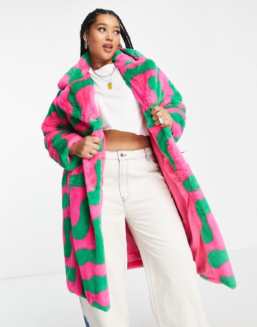 Girlfriend Material Curve - Longline-frakke i imiteret pels med pink og grønt bølget print, 4 af 4