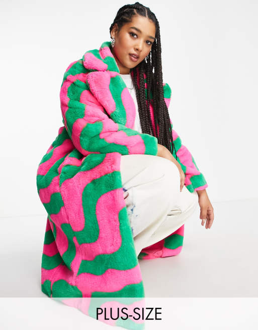 Girlfriend Material Curve - Manteau long en fausse fourrure à imprimé ondoyant - Vert/rose