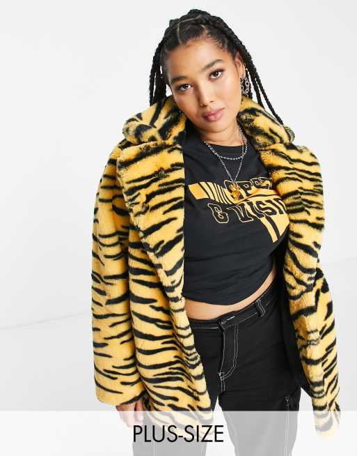 Girlfriend Material Curve - Sennepsgul kort frakke i imiteret pels med tigerprint