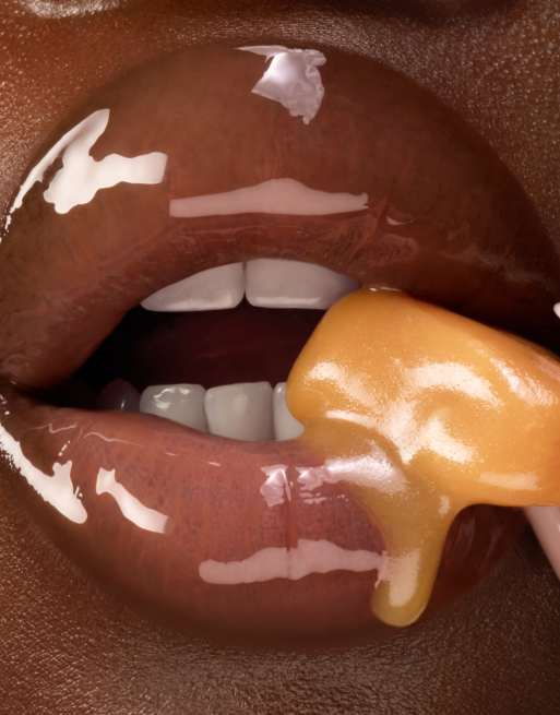 Gisou Honey Infused Lip Oil Sticky Toffee 8ml, 2 of 3