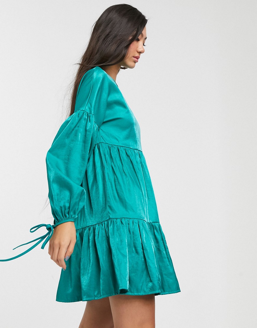 Glamorous - Aangerimpelde mini-jurk met laagjes en gestrikte manchetten van satijn-Groen
