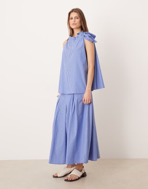 Glamorous - Aangerimpelde top met ruches en halternek in blauw en wit gestreept, deel van co-ord set, 2 van 4