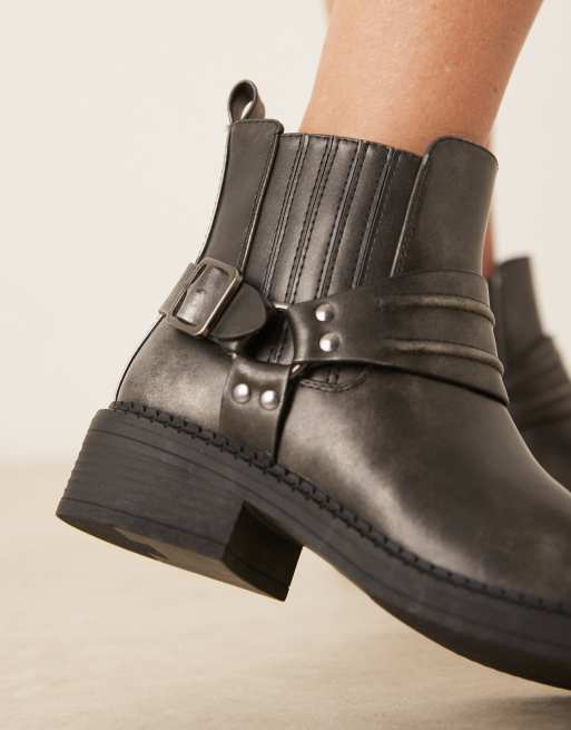 Glamorous – Ankle Boots in verwaschenem Schwarz mit niedrigem Schaft und Gurt-Detail, 3 von 4
