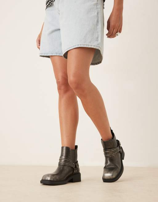 Glamorous – Ankle Boots in verwaschenem Schwarz mit niedrigem Schaft und Gurt-Detail, 4 von 4